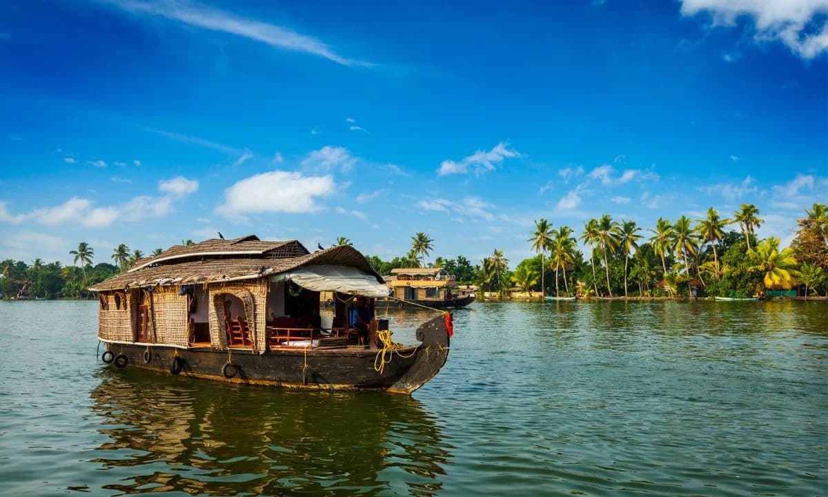 Kerala Backwaters: Serene Seclusion