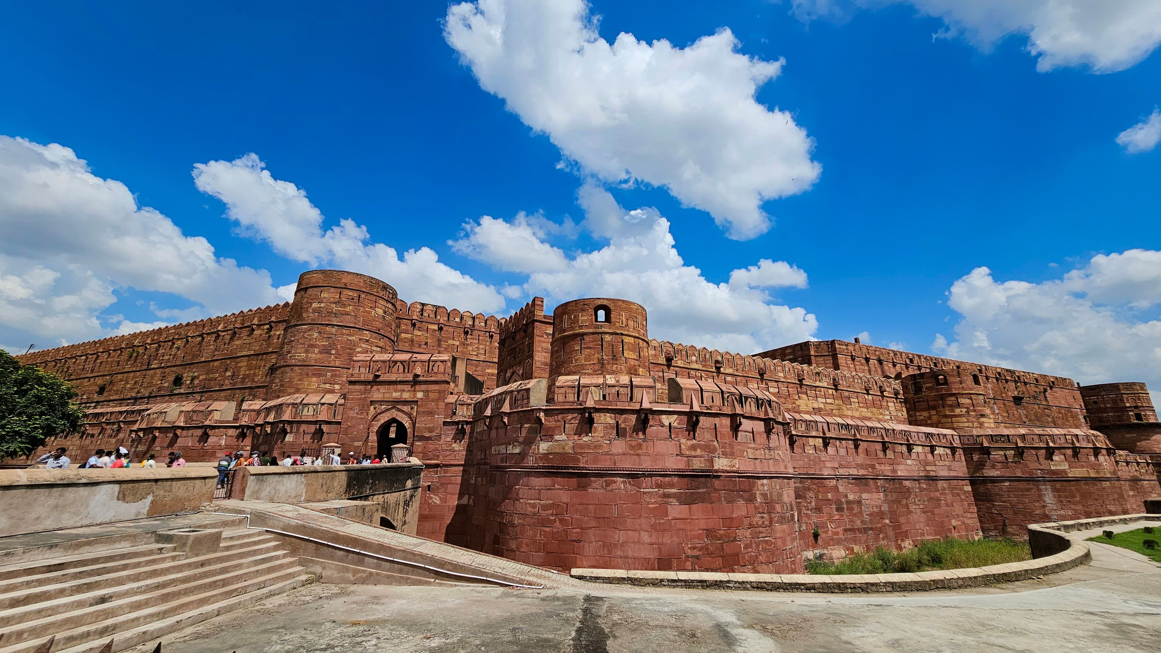 Traveller enjoying a seamless India tour with professional travel guidance