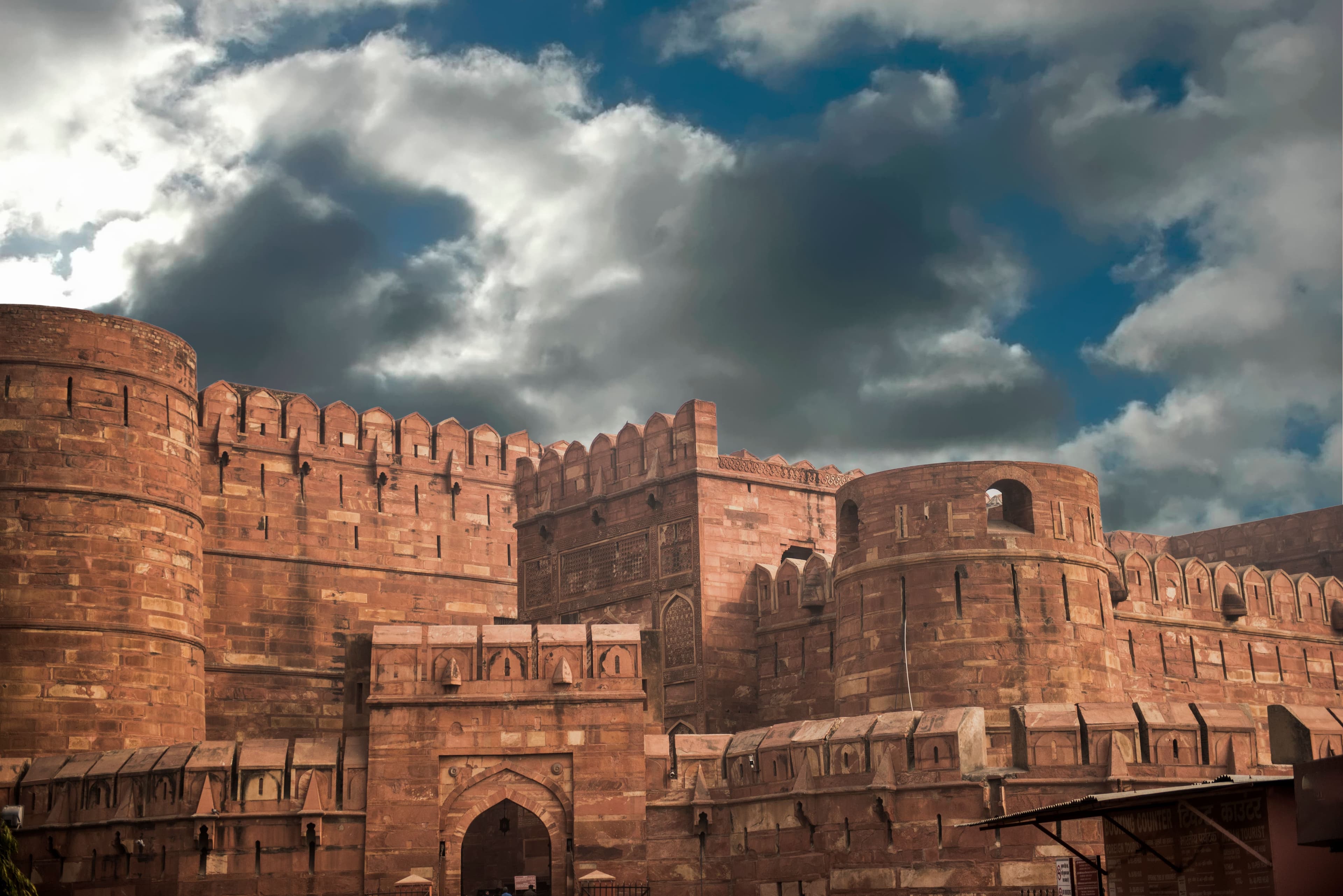 Agra Fort (40 km)
