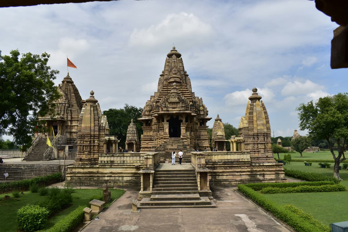 Khajuraho Temples Travel Guide - India's Most Astonishing....