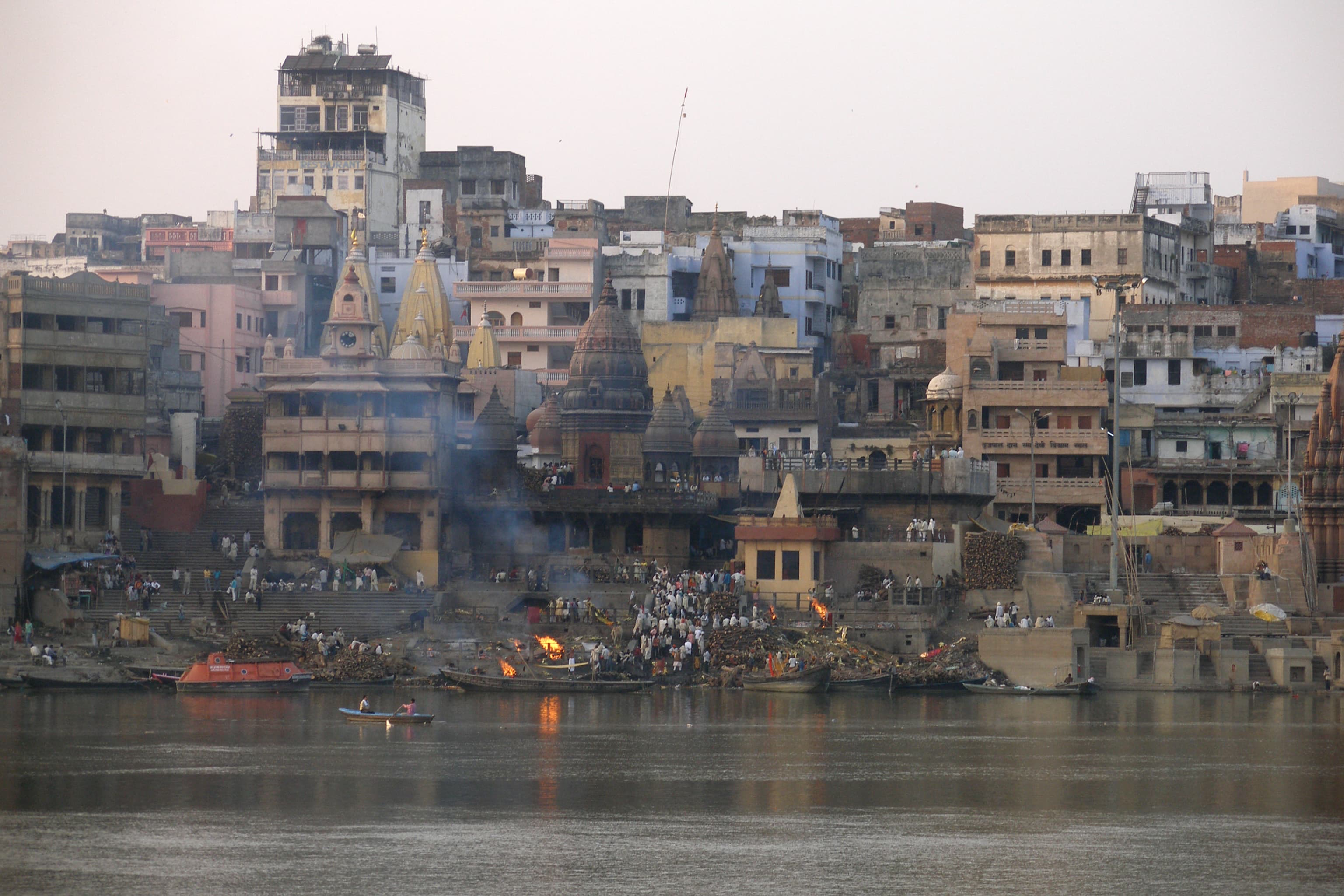 Varanasi (410 km)