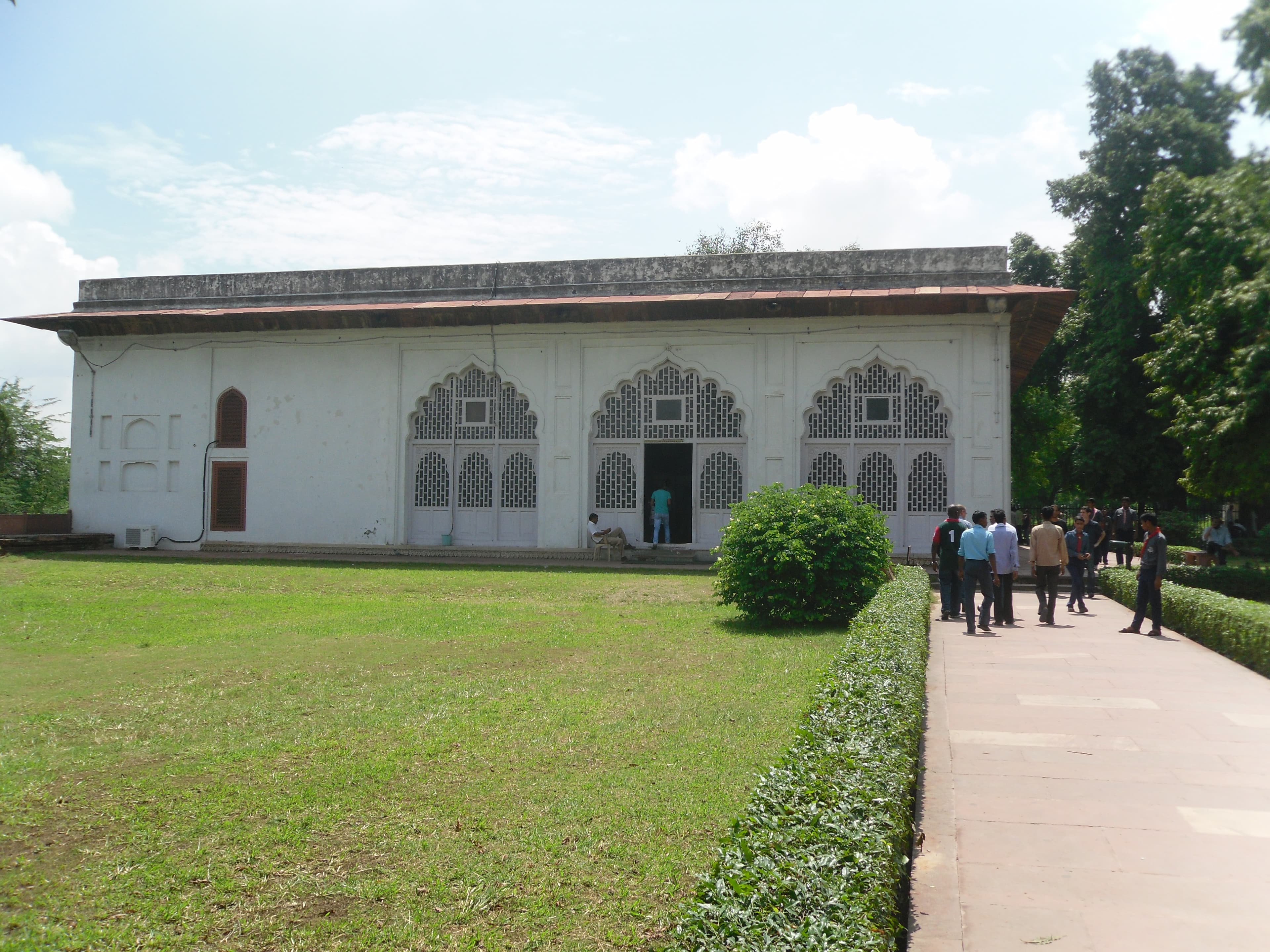 Red Fort museums and exhibitions - Mughal artifacts and Indian history displays