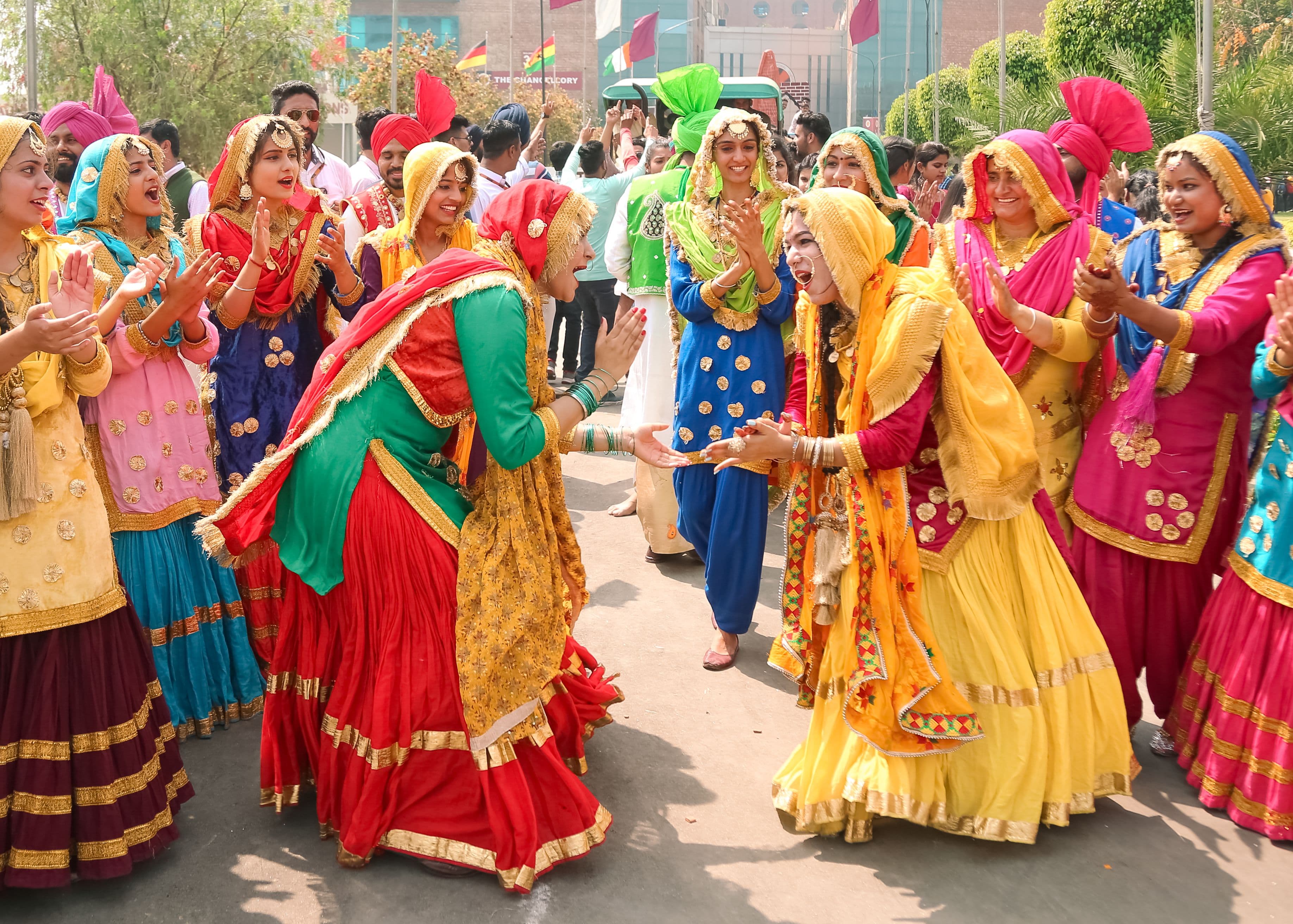 Cultural etiquette for women travellers in India - respectful customs and dressing guide