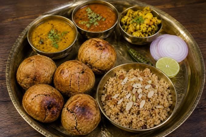 Ranthambore dining - dal baati churma and jungle breakfast at luxury camps